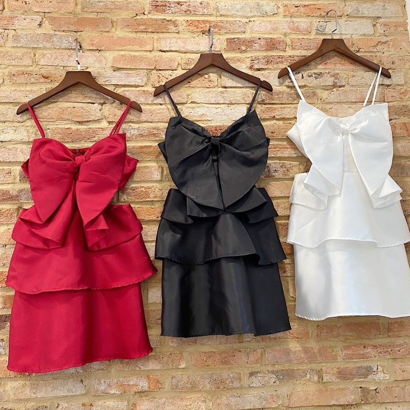 ĐẦM HAI DÂY HOLIDAY thiết kế cut-out hở lưng và eo quyến rũ chất vải tapta dày dặn kèm lót bên trong diện lễ và tết | BigBuy360 - bigbuy360.vn