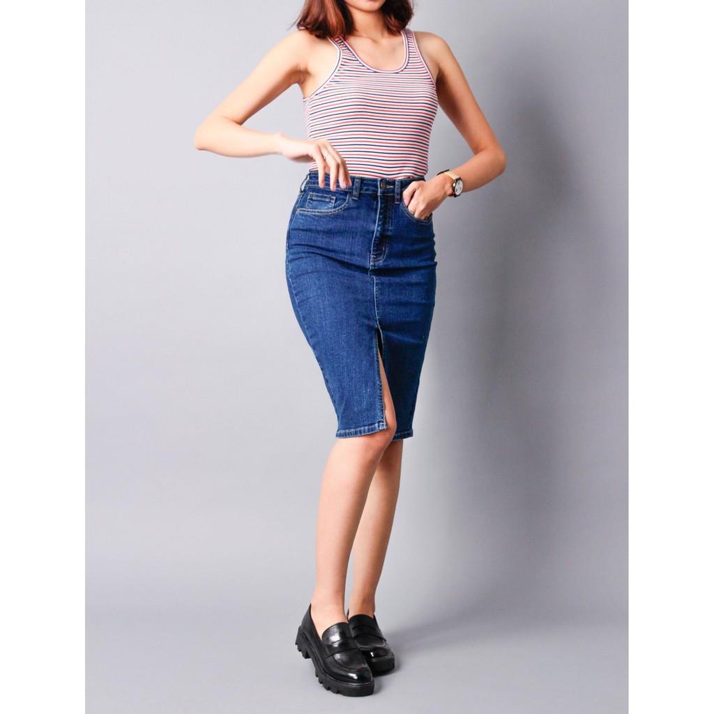 Chân Váy Jeans Xẻ 2 Màu Giảm Còn 199k + Tặng Kèm Áo