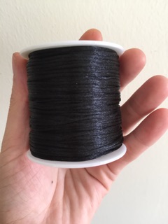 Cuộn chỉ dù chất bóng đỏ ( đen)