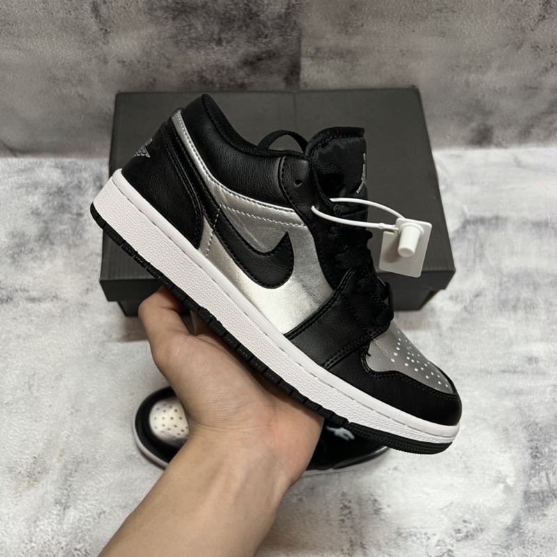 [KELLY SNEAKERS] Giày Sneaker Jordan 1 Low 'SilverToe&quot; - Đen Bạc Thấp Cổ (Ảnh Thật + Hàng Sẵn)