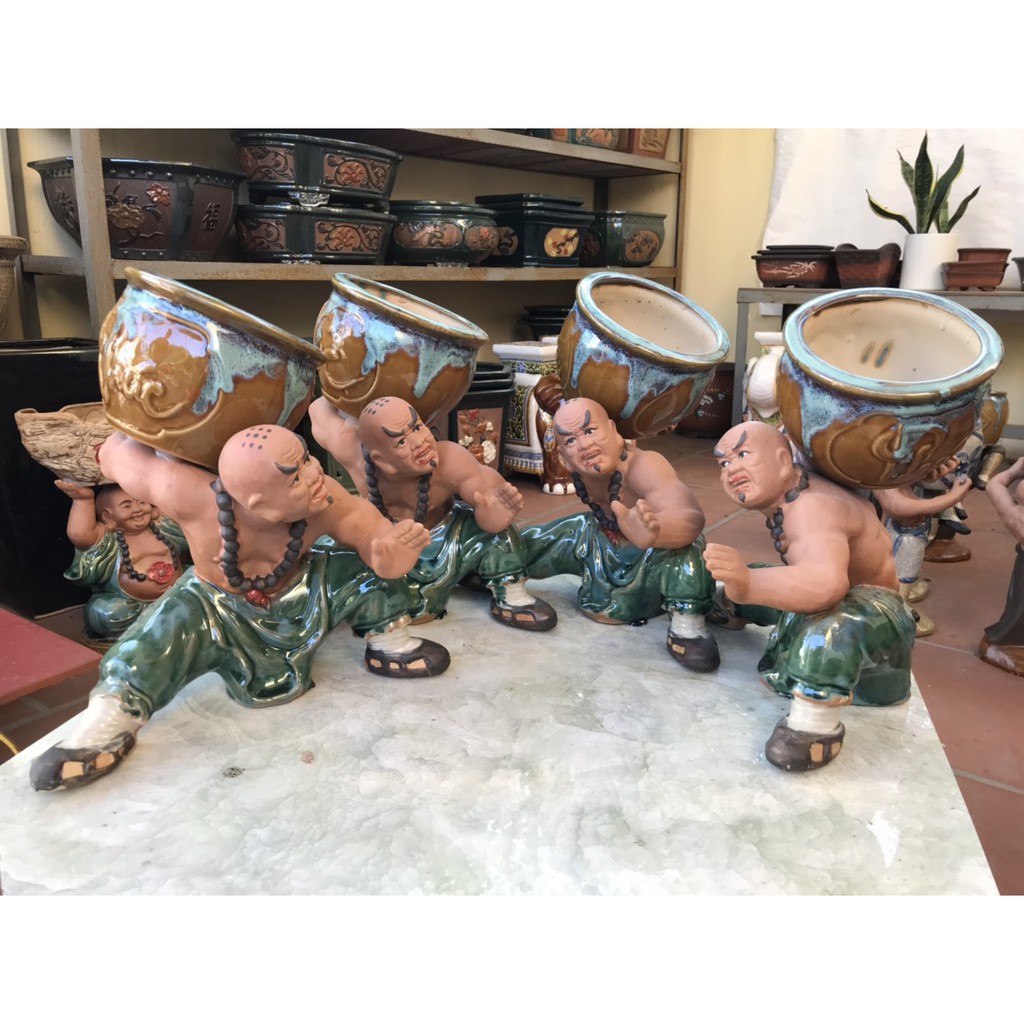 Chậu tượng La Hán cõng vò