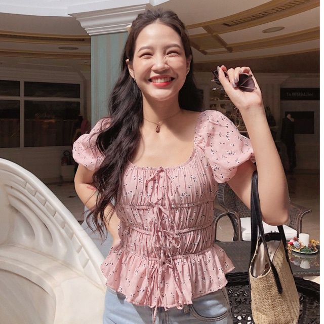 Sofia Top - Áo Kiểu Chiffon Cổ Vuông Họa Tiết Hoa - Thiết kế bởi IAMCOCO.OFFICIAL