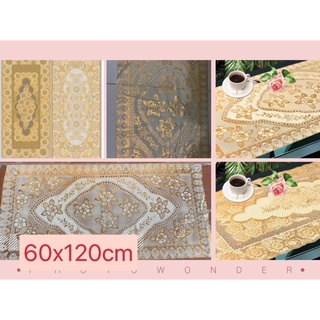 Khăn trải bàn dưới bàn kính