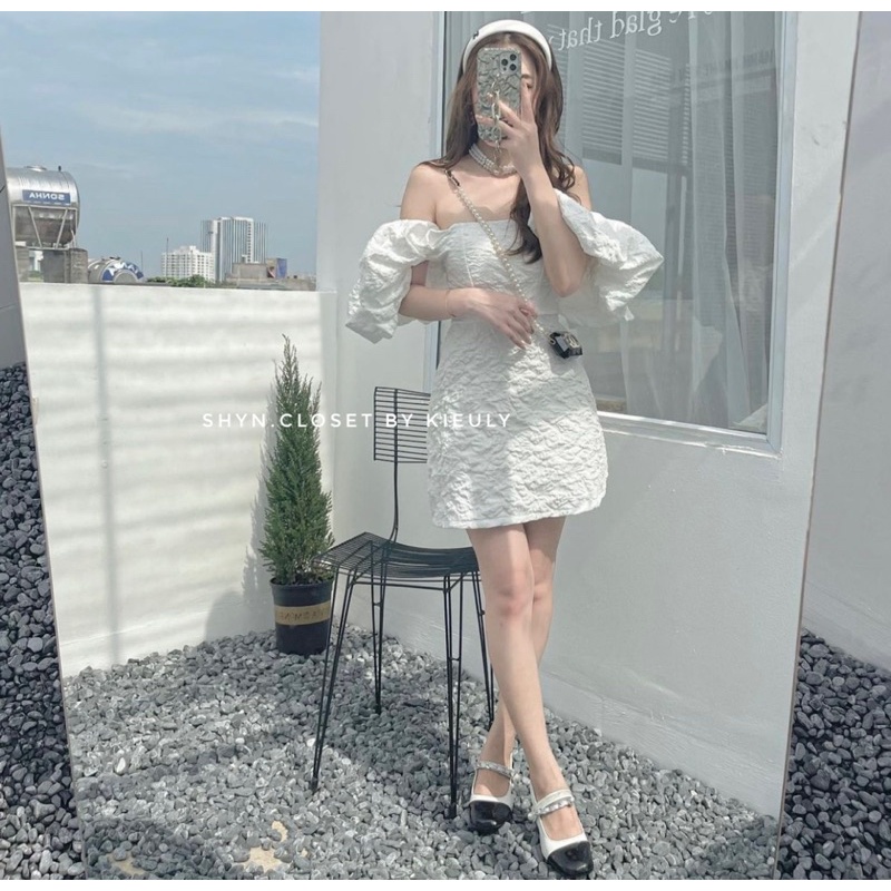 Đầm trễ vai dự tiệc hoa gấm xinh xắn. Váy hở vai trắng đen.Shyncloetset