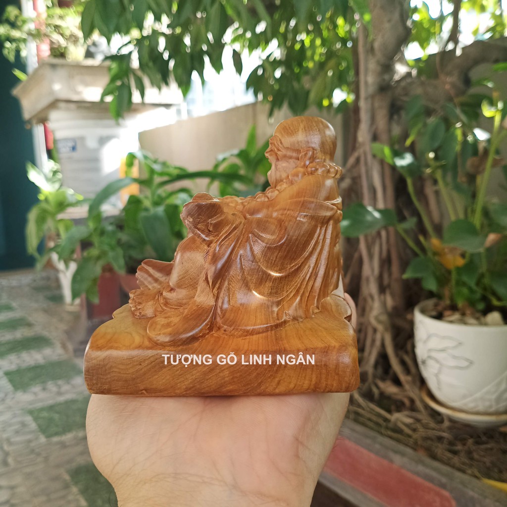 Tượng phật di lặc để xe ô tô gỗ thơm