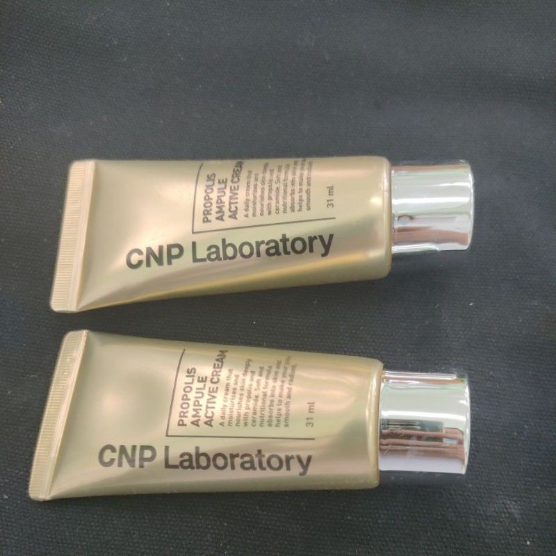 Kem dưỡng và tái tạo da CNP keo ong 31ml