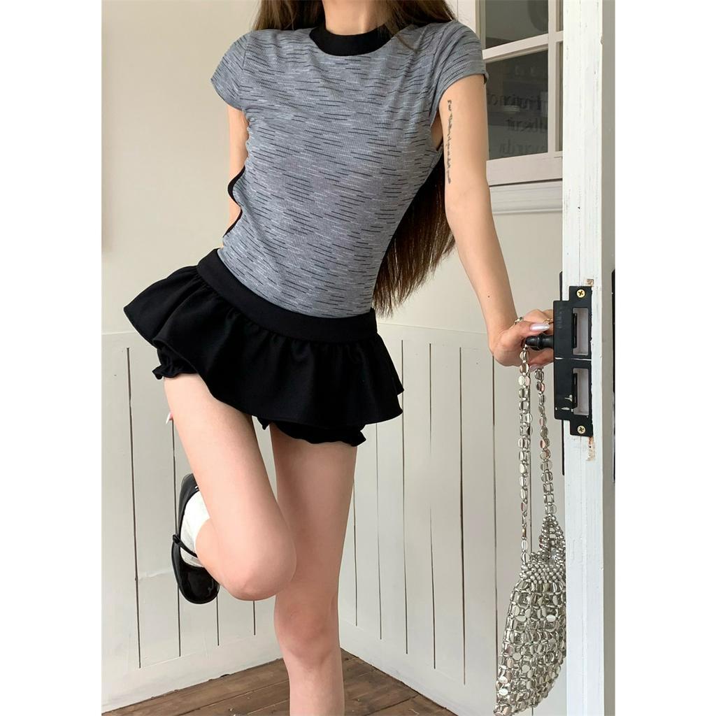 Set Áo Hở Lưng Một Mảnh + Quần Lửng Phối Váy Xinh Xắn Dành Cho Nữ