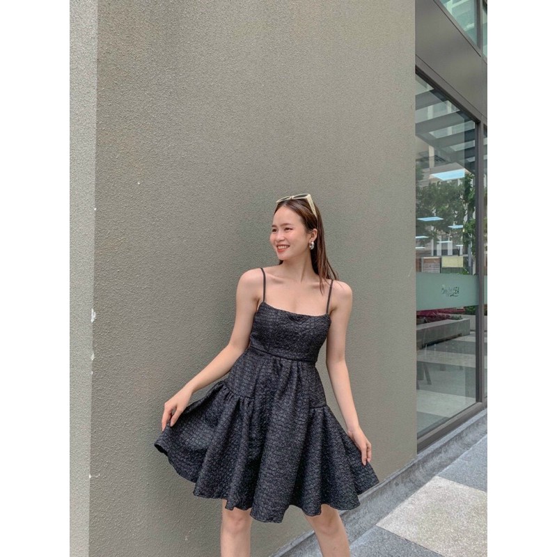 Đầm Xinh hai dây SWAN DRESS thiết kế cao cấp tinh tế chất vải Tapta dày dặn sau lưng đan dây xoè nhẹ phần đuôi | BigBuy360 - bigbuy360.vn