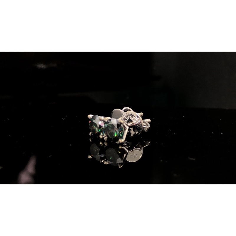 Bông tai Bạc925 mạ bạch kim, Chủ Moissanite 6,5ly đenxanh độcđáo