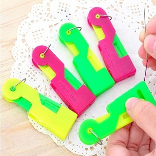 Dụng Cụ Xâu Kim (Màu Sắc Ngẫu Nhiên)
