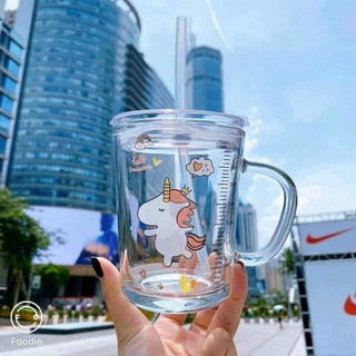 CỐC CHIA VẠCH HỌA TIẾT DỄ THƯƠNG- kèm ống hút và nắp đậy chống tràn