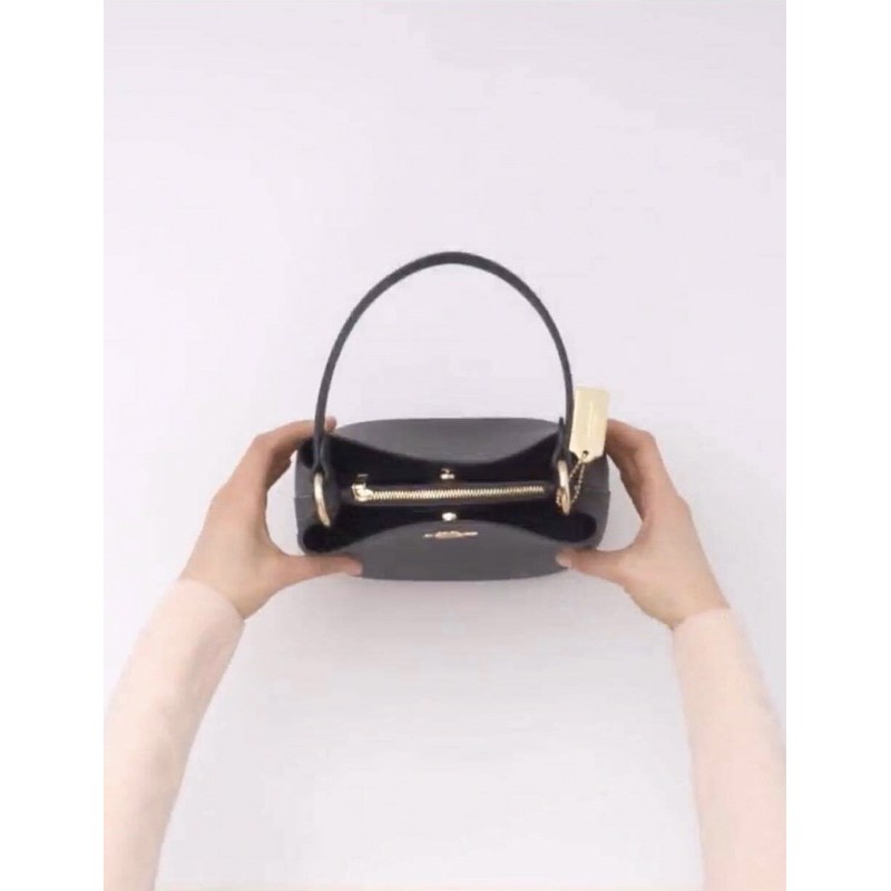 Thanh lý giỏ bucket Coach auth