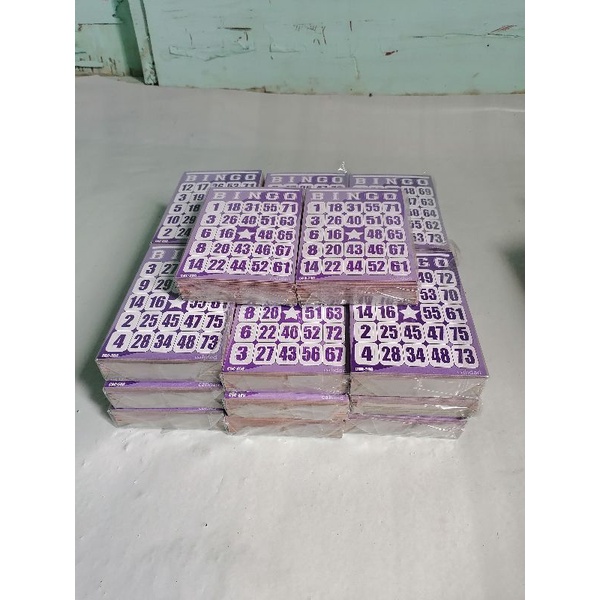 Thẻ bingo 100 và 50 Chiếc được cắt giảm chết.