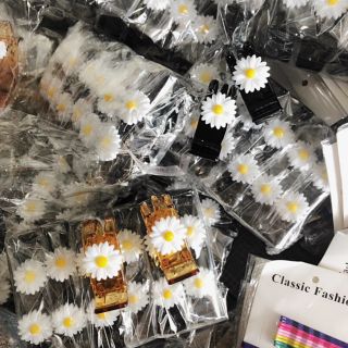 Cặp tóc 3 răng hoa cúc