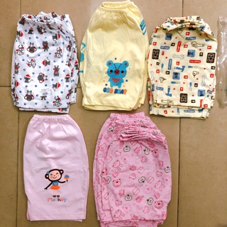 Quần đùi sơ sinh Carter’s bé gái