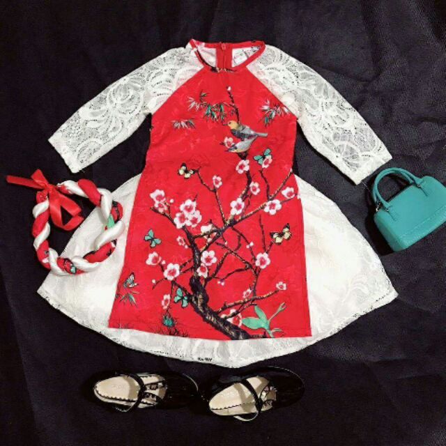 Áo dài cách tân các mẹ mua cho bé để dành mặc tết. Hàng đẹp chuẩn hình bé mặc lên rất đẹp và diệu đà Tết