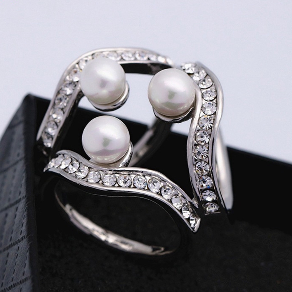 Khóa Khăn Choàng Đính Ngọc Trai Nhân Tạo Thời Trang