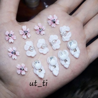 Hoa bột ôm đá chấm bi nail 09c