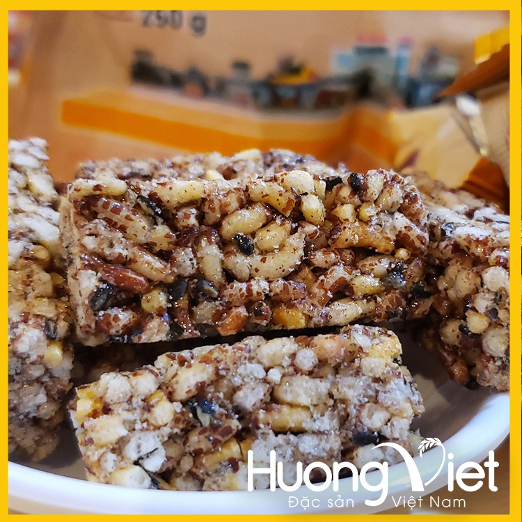 Kẹo gạo lức sấy giòn mè đen Tân Huê Viên 250g, kẹo gạo lứt Sóc Trăng Tân Huê Viên giòn ngon đậm đà vị