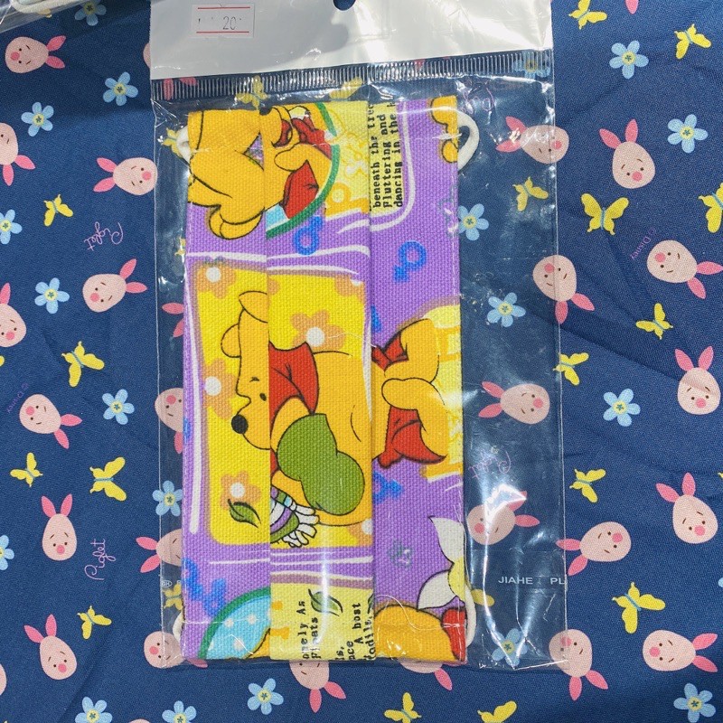 Khẩu trang vải kiểu y tế hình gấu Pooh | BigBuy360 - bigbuy360.vn