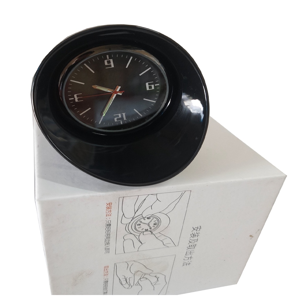 Đồng hồ để taplo ô tô.