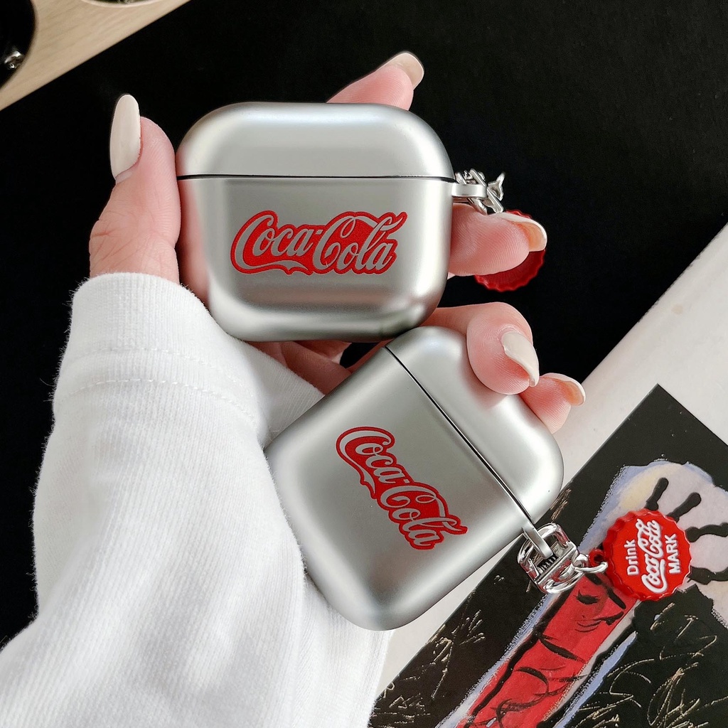 Vỏ Bảo Vệ Hộp Sạc Tai Nghe Airpods3 / Pro / 2 Bằng Bạc Họa Tiết Coca Cola Màu Đỏ Độc Đáo Kèm Móc Tre