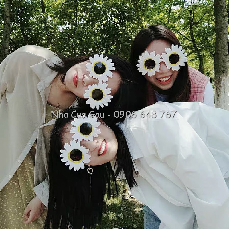 Mắt kính cute lạc lối luôn