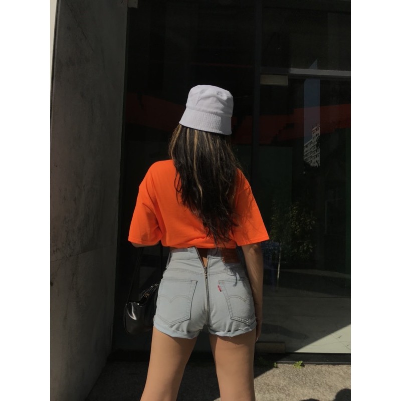 Quần short jean dây kéo sau mông