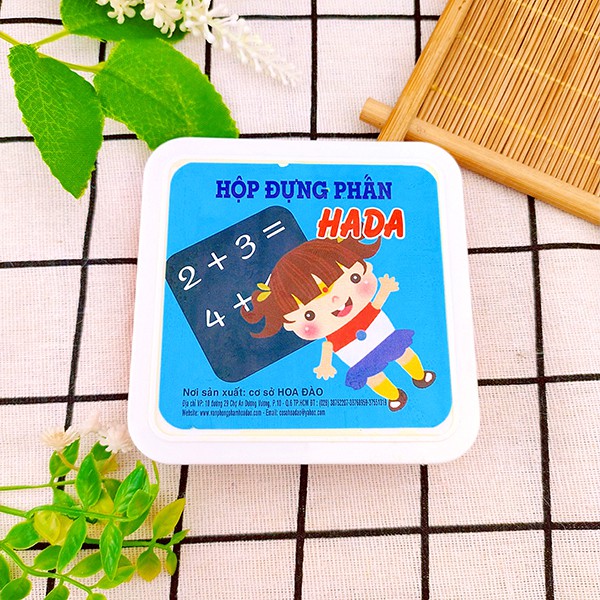 Hộp phấn học sinh✅FREESHIP Hộp phấn học sinh bằng nhựa 9cm x 9cm ( 4 phấn trắng, 1 miếng bôi bảng ) - Phát Huy Hoàng