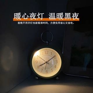 Đồng hồ để bàn decor phong cách Retro