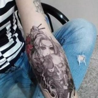 Tattoo cô gái Nhật và đầu lâu