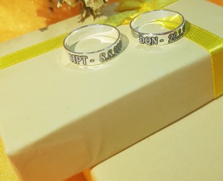 Nhẫn đôi khắc tên