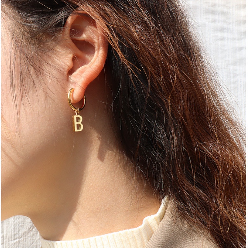 Bông Tai Tòn Ten Chữ B Titan Ko Han Rỉ TT 3942