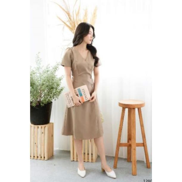 Đầm công sở vạt chéo nút gỗ xinh xắn [KÈM ẢNH  | BigBuy360 - bigbuy360.vn