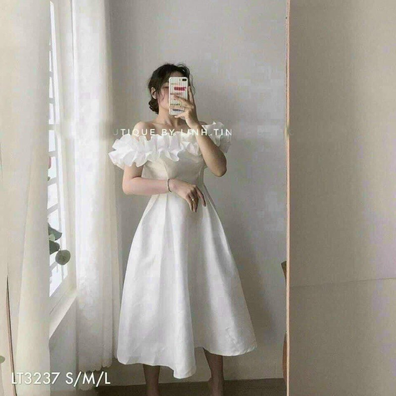 Đầm trắng trễ vai dáng xòe dự tiệc