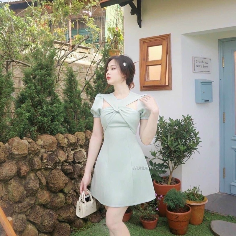 ĐẦM XOẮN NGỰC KHOÉT VAI