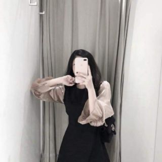 Váy đen pha tay trắng