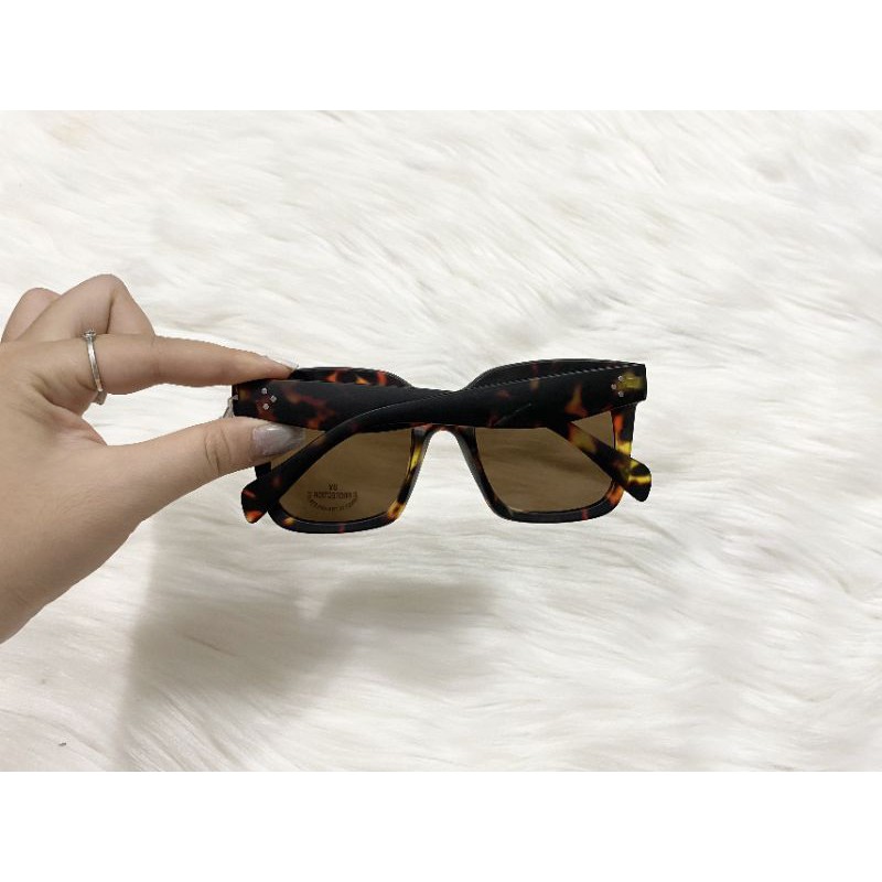Kính Rue 21 có mail mua hàng của web