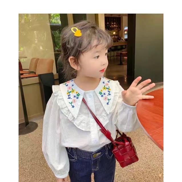 Áo sơ mi trắng dài tay cổ thêu hoạ tiết hoa cho bé