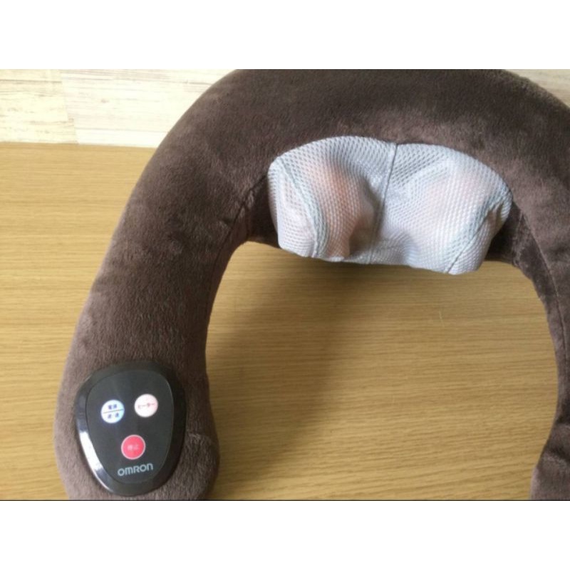 Massage cổ vai gáy Omron