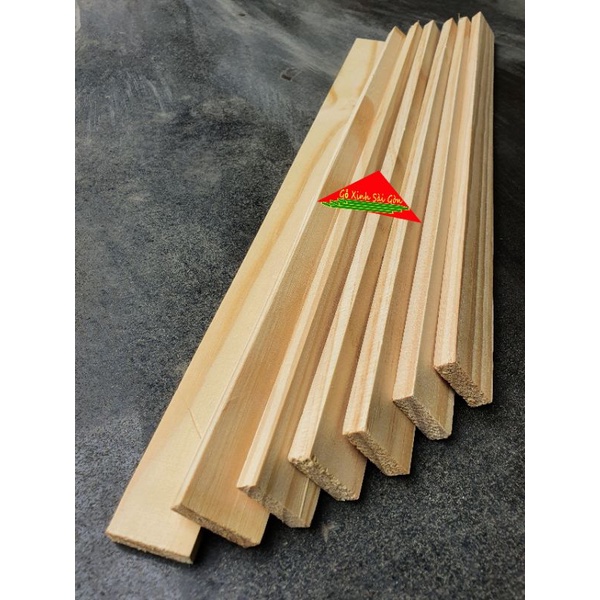 Thanh gỗ thông dày 1cm,rộng 3cm,dài 50cm dùng làm nẹp chỉ, khung viền,đóng chuồng thú cưng,DIY...