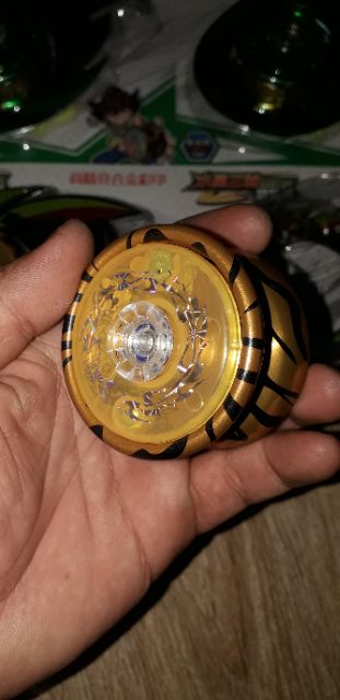 Con quay YoYoS bằng hợp kim và nhựa có đèn Led rất đẹp