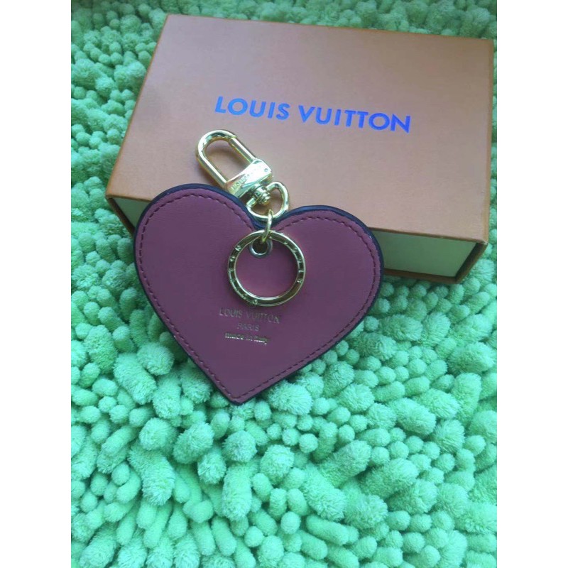Móc khoá hình trái tim thương hiệu Louis Vuitton LV da thật cao cấp hàng 1-1 vip
