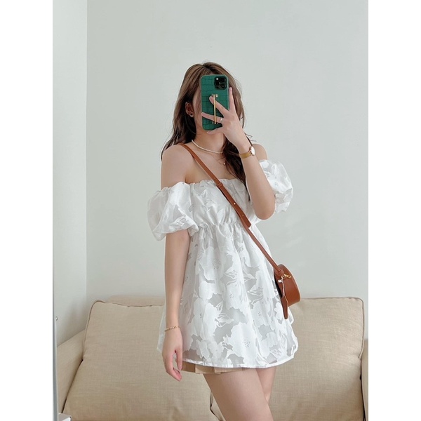 Áo trễ vai hoa chìm 2 màu trắng be - Áo điệu dấu quần bánh bèo