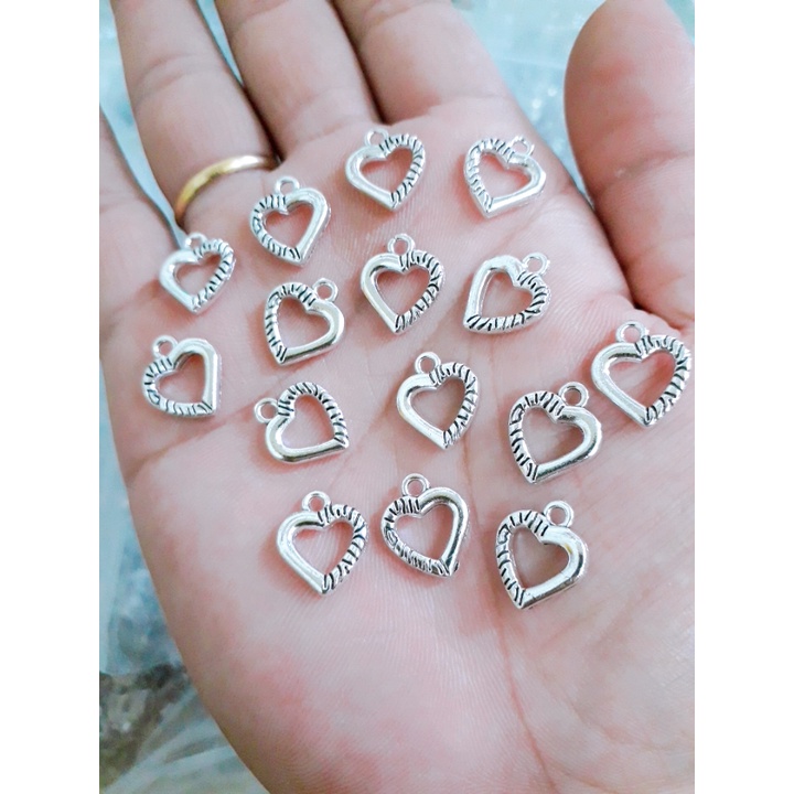 Sỉ 1 set 50 gram charm giá 25k