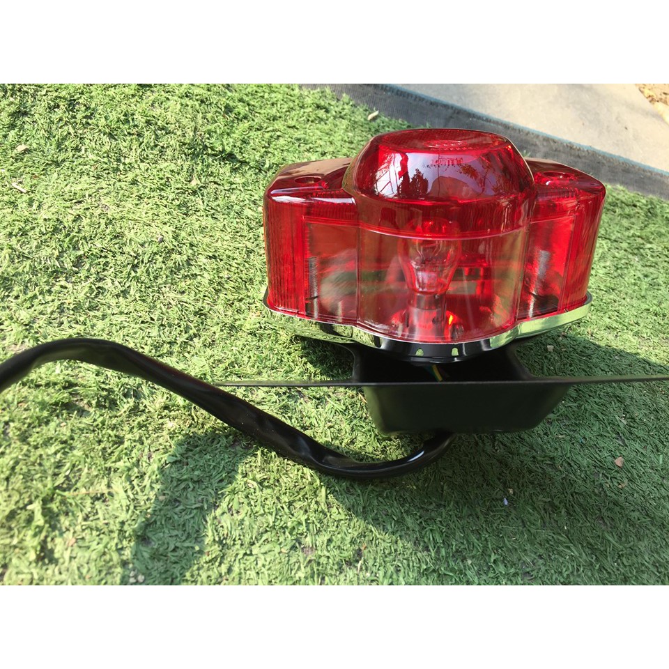 Trọn bộ: đế chụp và cóc bắt bản số xe 67-Cd-81-86 70cc-đế nhựa xi ,chụp có mắt mèo 2 bên
