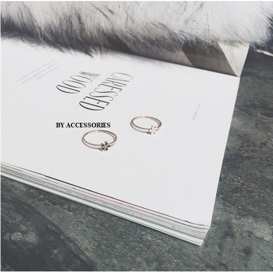 Set 2 nhẫn titan hoa nhỏ xinh đen trắng không gỉ