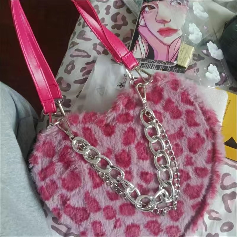 Túi xách đeo chéo nữ hình trái tim sọc caro tặng kèm dây xích thời trang,Túi da beo phong cách Mai Âm Nhạc