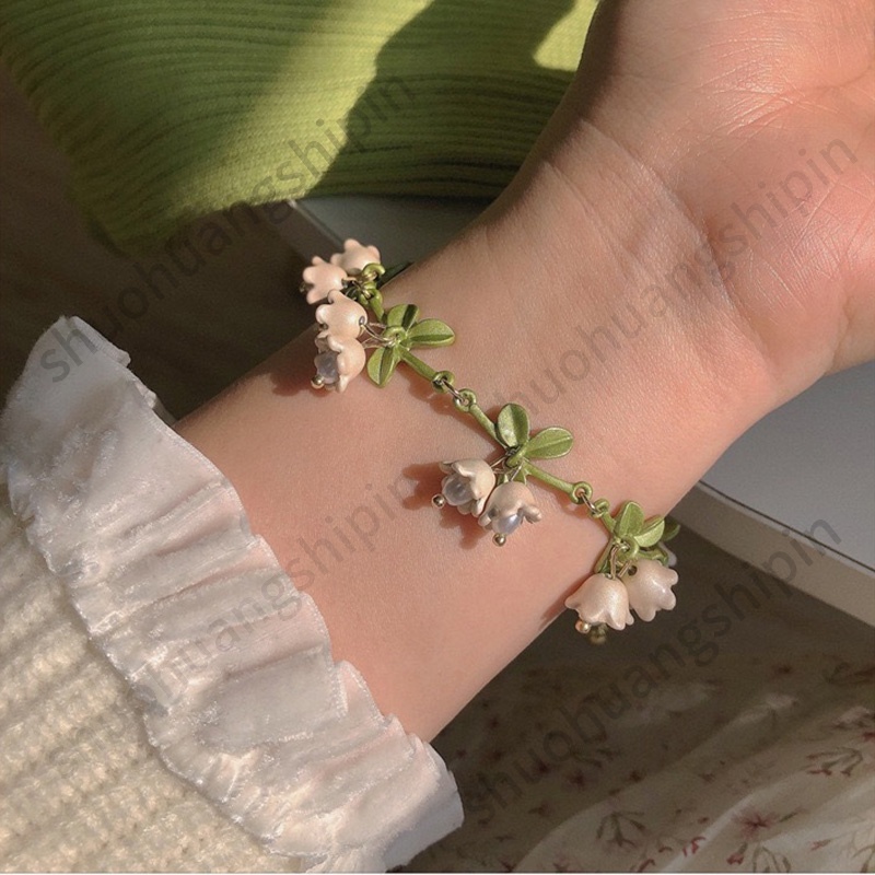 Vòng Đeo Tay Hình Hoa Lily Trắng Phong Cách Mới Thanh Lịch