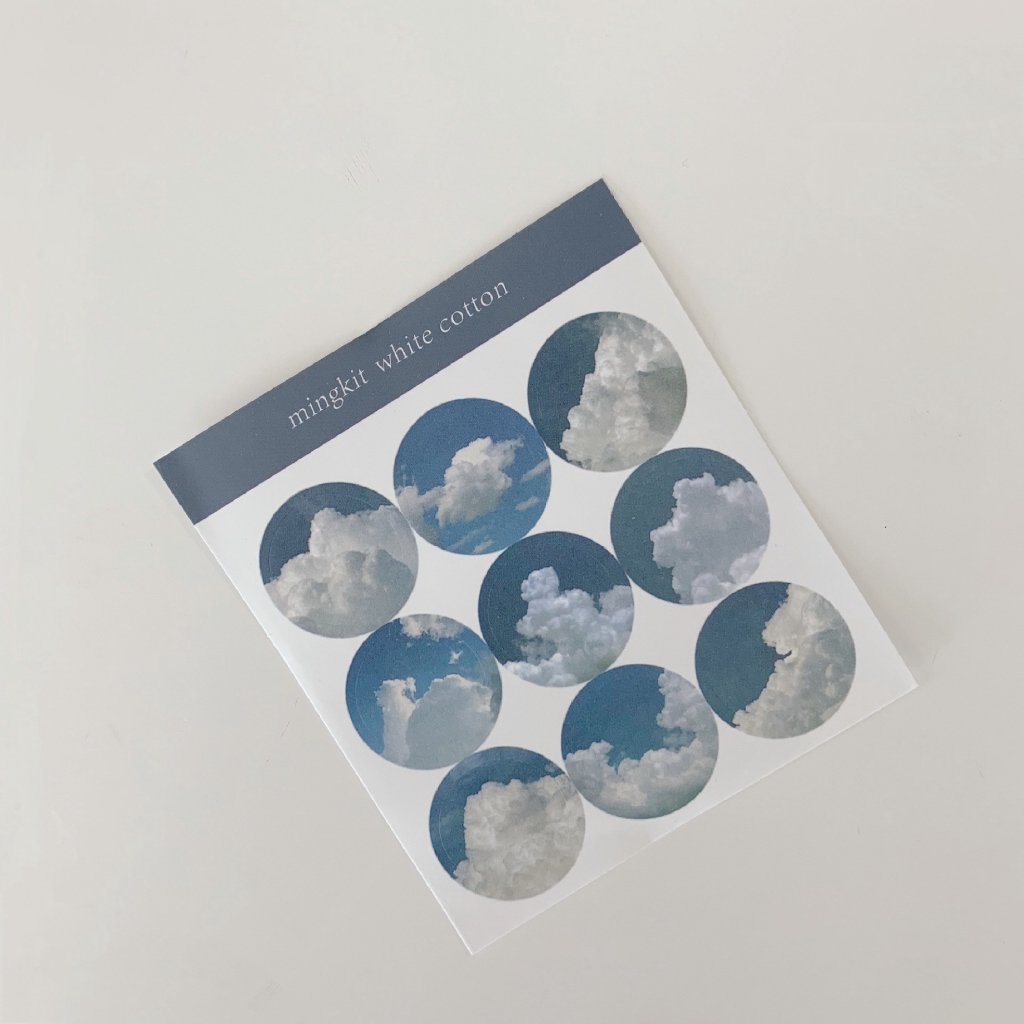 Sticker trang trí hình tròn họa tiết mây trên nền trời xanh chống thấm nước tiện lợi